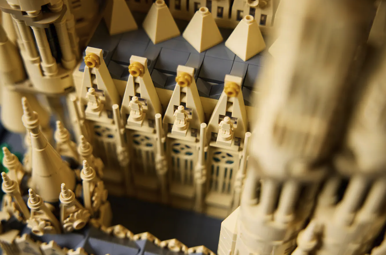 sagrada-familia-in-12-060-stukjes-lego-lanceert-grootste-bouwset-ooit